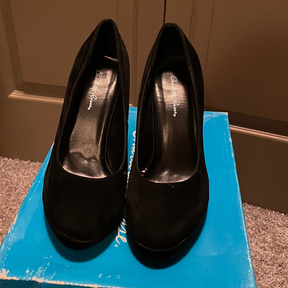 Charlotte Russe velvet kitten heals sz6